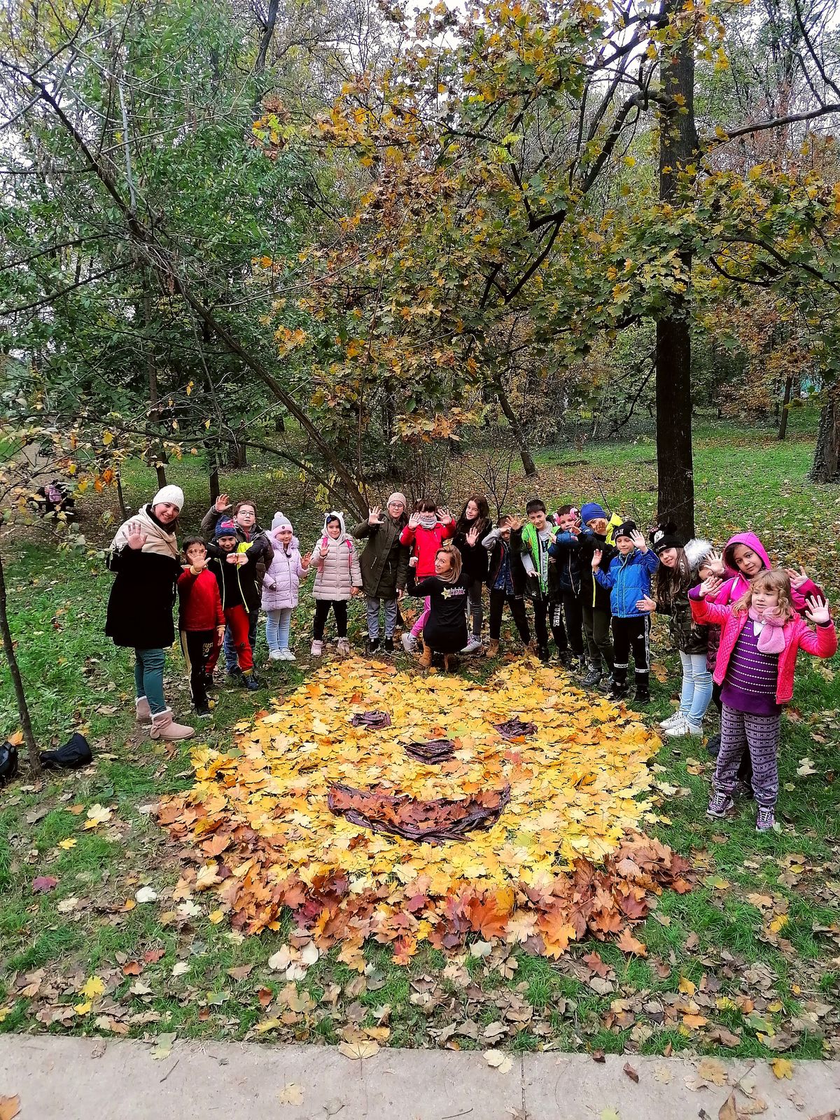 Deca i učiteljice u prirodi